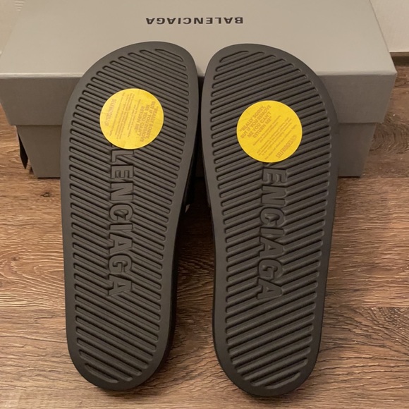 Balenciaga Black & Yellow Rubber Logo Pool Slides Sandals Size 40 EU 7 US - Picture 5 of 9